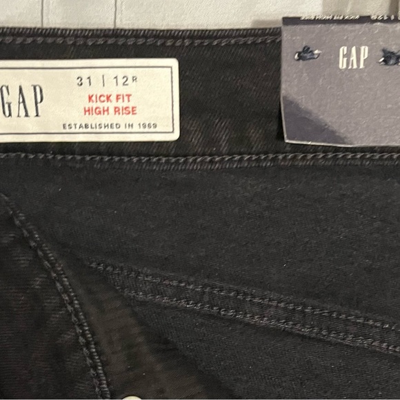 NWT Gap Kick Fit High Rise            Size 31 12reg. Color is washed black - Picture 2 of 4